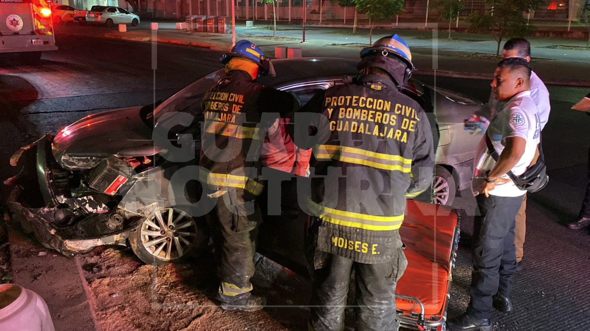 Pese al fuerte accidente el conductor vive para contarla