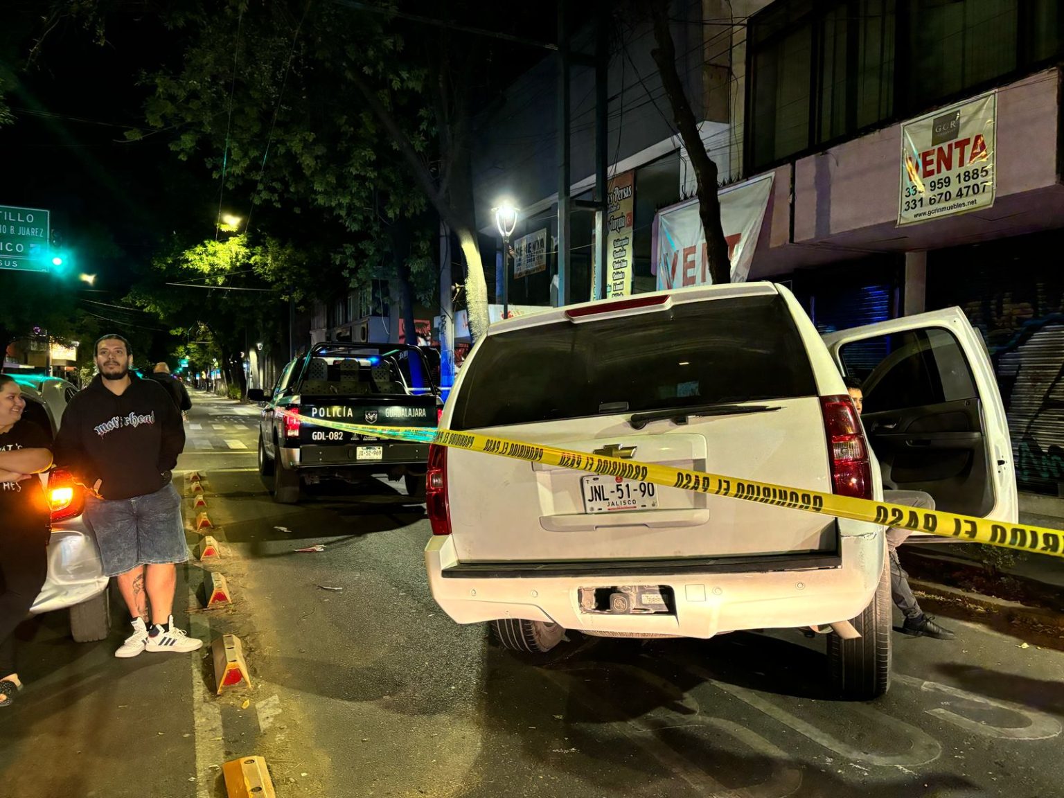 Camioneta pierde el control tras una explosión en una llanta | Guardia ...